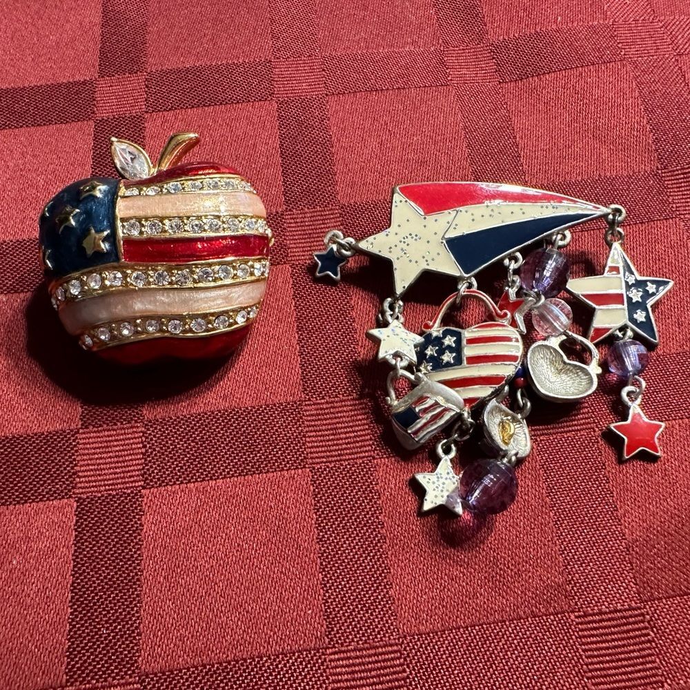 Patriotic Pins Apple & Star lot of 2